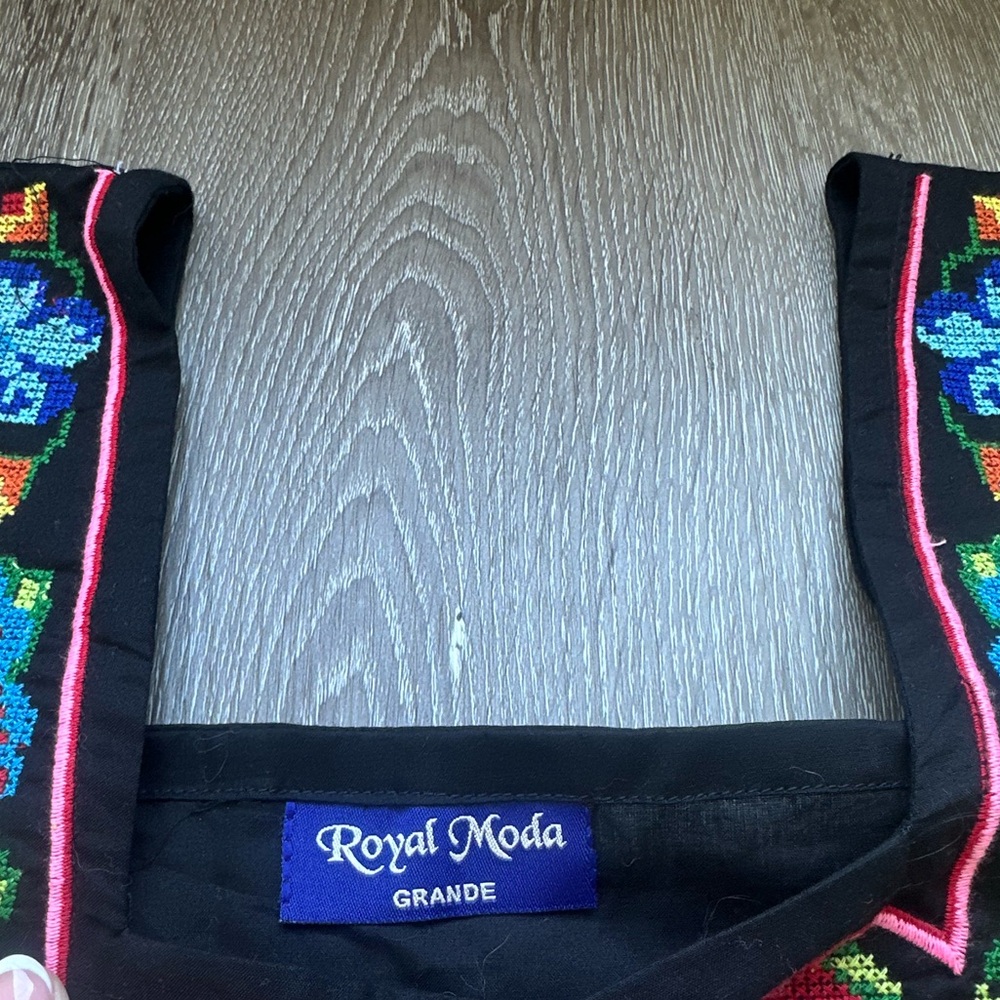 Royal Moda Black Mexican Embroidered Floral Blouse Huipil Style Top Large - Picture 2 of 6